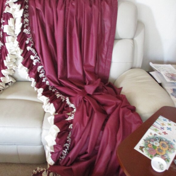 Handmade Dorothy's Double Ruffled Shower Curtain / PLEASE MAKE AN OFFER!! - Picture 3 of 3